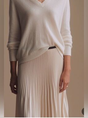 Jenni Kayne Pleated Skirt.
Ivory/Black
NWOT
Size XS